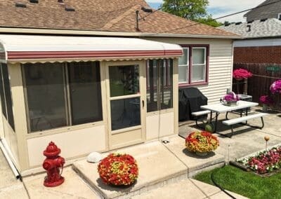 Wayne Craft Sunrooms, Strong aluminum sunrooms and awnings in Michigan