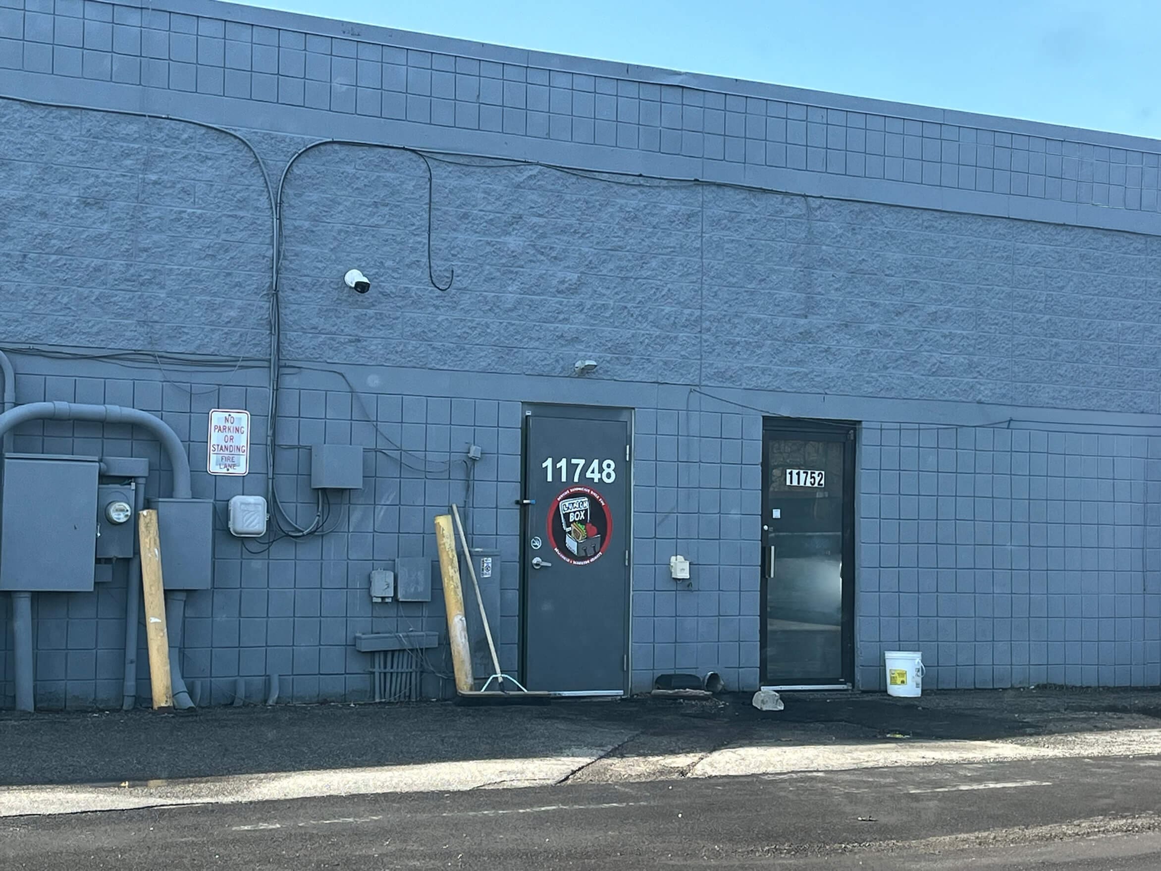 WC_Commercial-Awnings_Before Recent Commercial in Belleville